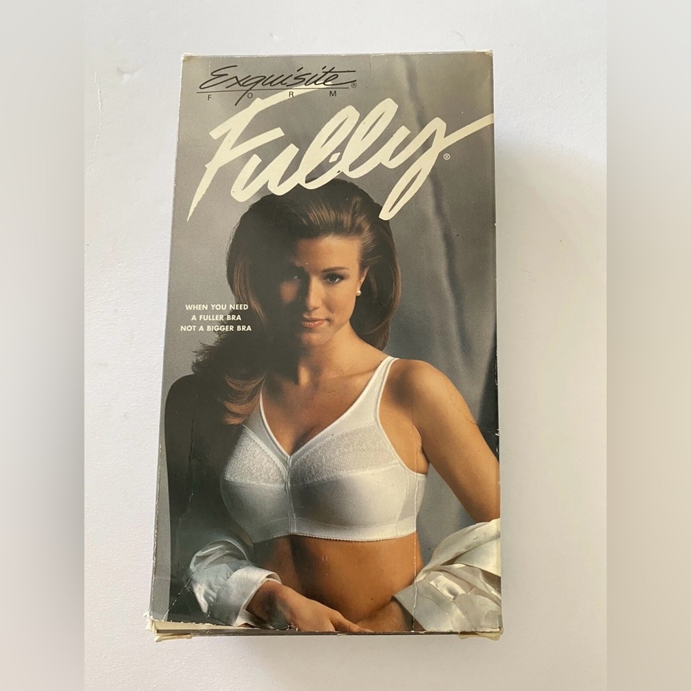Vintage Exquisite Form Ful-ly White Bra Size 46D
